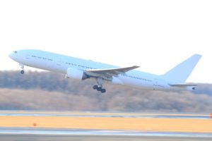 離陸する飛行機